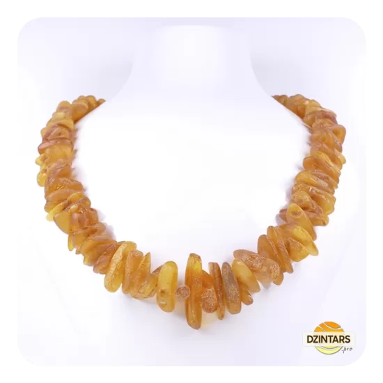 SIEVIEŠU KRELLES NO NEAPSTRĀDĀTA BALTIJAS DZINTARA