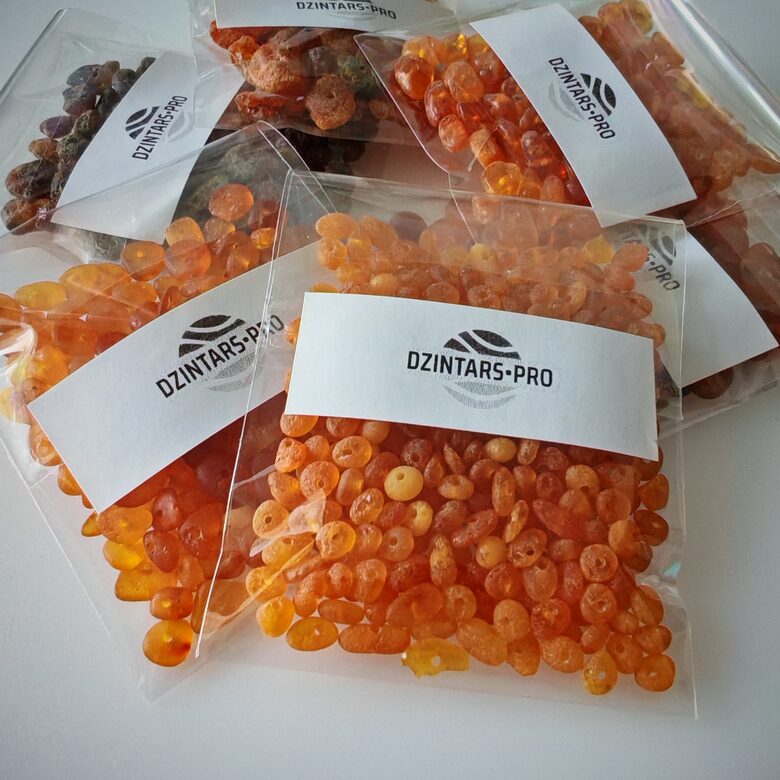 Neapstrādāta Baltijas dzintara pērlītes rokdarbiem • Individuālā prece - kopā 60gr.