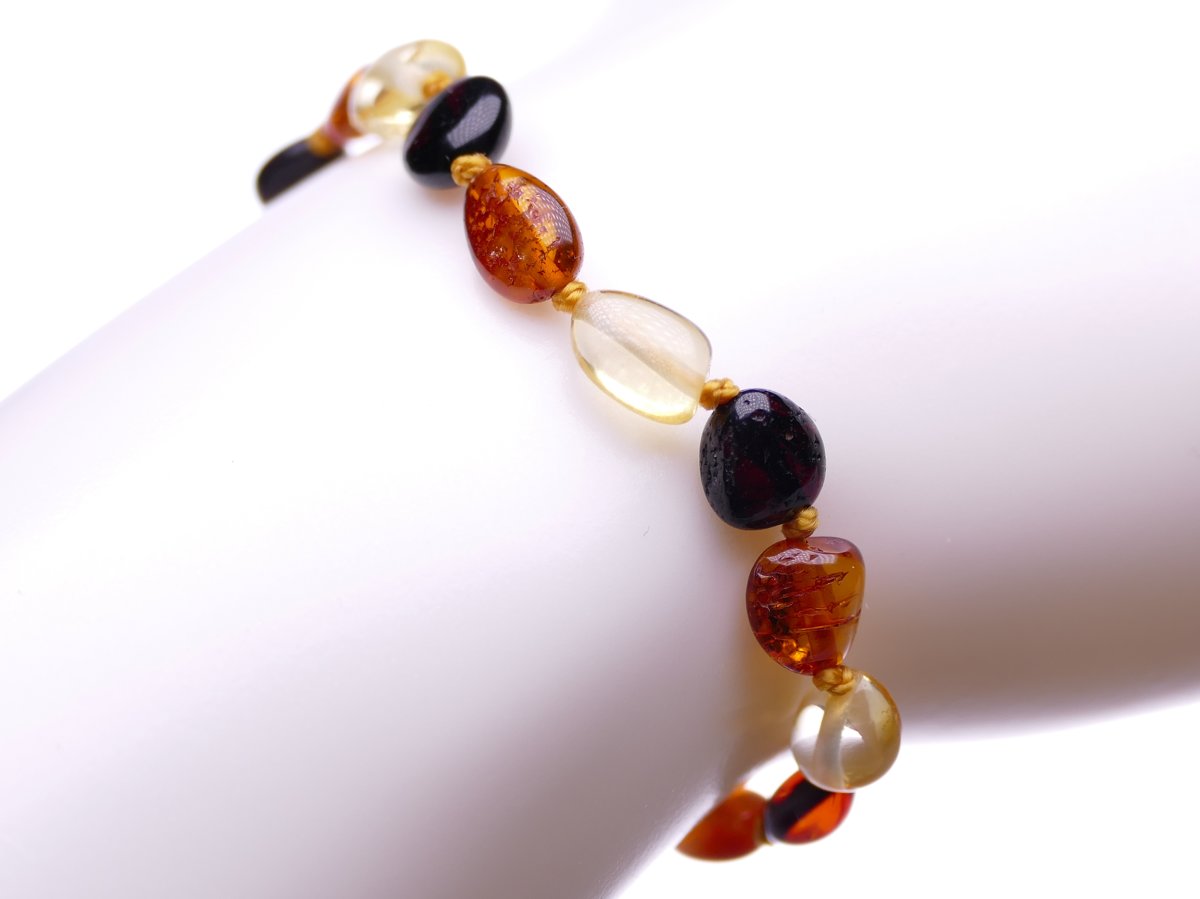  Pupiņu formas ķiršu, konjaka un citrona krāsas pulētā dzintara aproce bērniem 