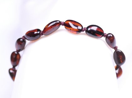  Pupiņu formas ķiršu krāsas pulētā dzintara aproce bērniem