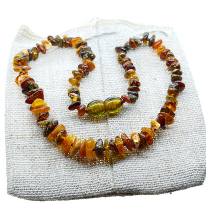 31cm • Čipsu formas medus zaļās krāsas pulētā dzintara krelles bērniem