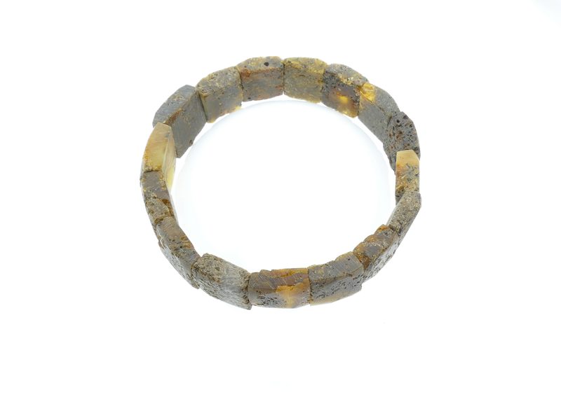 Женский браслет из серого неполированного янтаря в форме квадратов