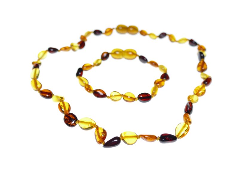 Dzintara krelles un aproce bērnam