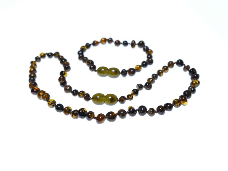 Komplekts no dzintara krellēm un rokassprādzes