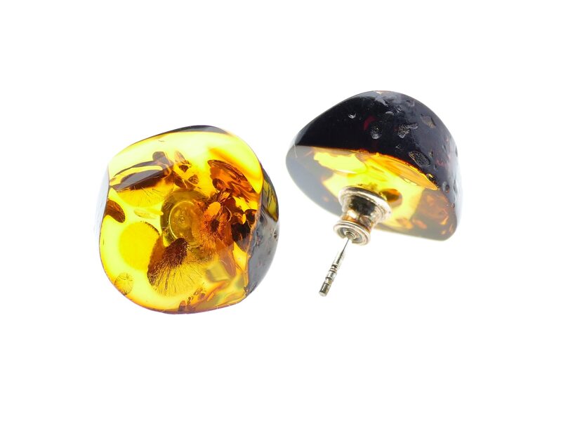 Apaļi zaļā dzintara auskari ar sudraba nagliņu