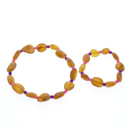 Комплект браслетов из медового цвета неполированного янтаря свободной формы фасоли и розовых, фиолетовых акриловых бусинок