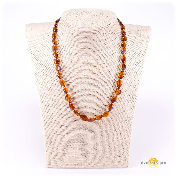 46, 47cm • Konjaka krāsas Baltijas dzintara krelles sievietei - pupiņas formas pērle