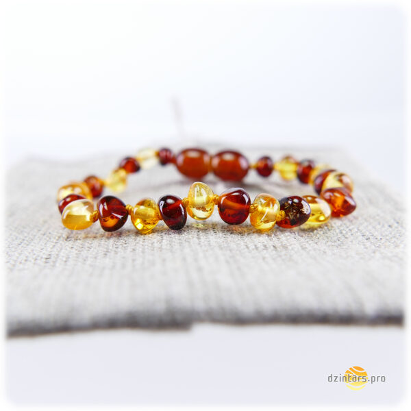 Baroka formas medus un konjaka krāsas pulētā dzintara aproce bērniem