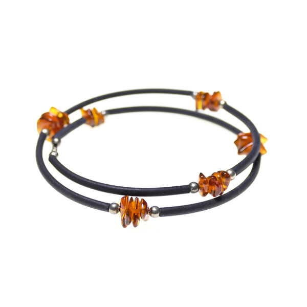 Bezizmēra • Eleganta konjaka krāsas dzintara aproce uz metāla stīgas