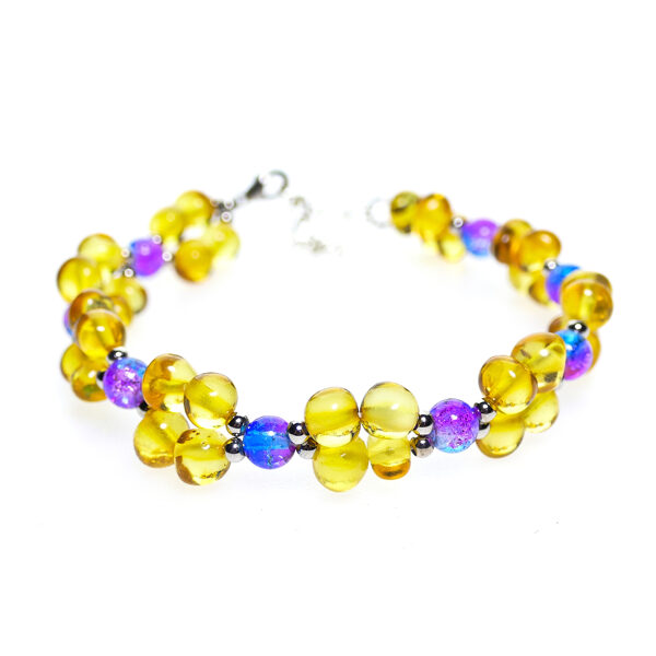 Baroka formas citrona krāsas pulēts dzintars, zilganrozā austriešu kristāli un sudraba krāsas pērlītes