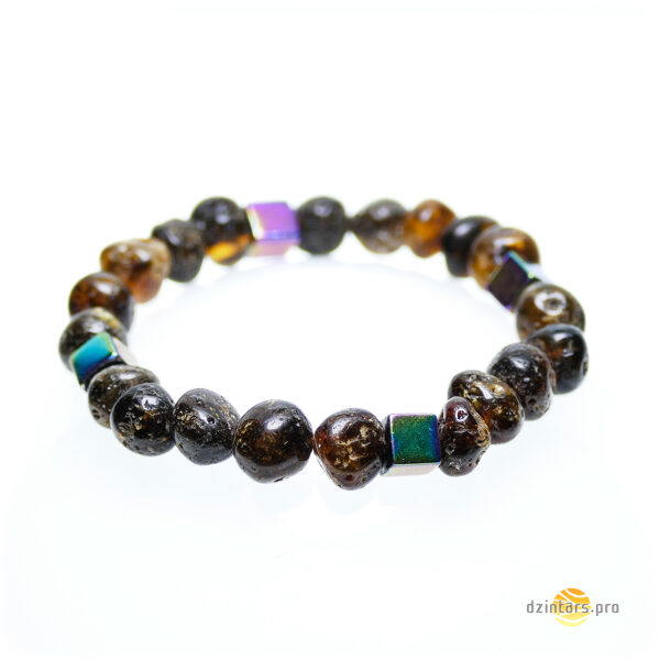 Pelēks pulēts dzintars ar metāla kubveida pērlītēm