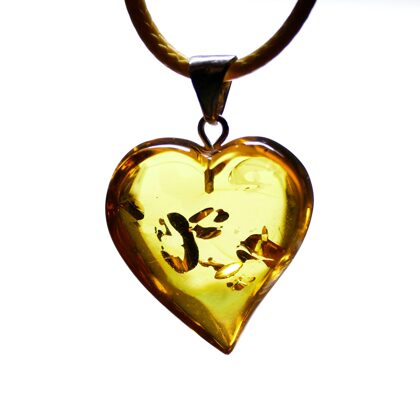 Zelta krāsas dzintara kulons sirds formā