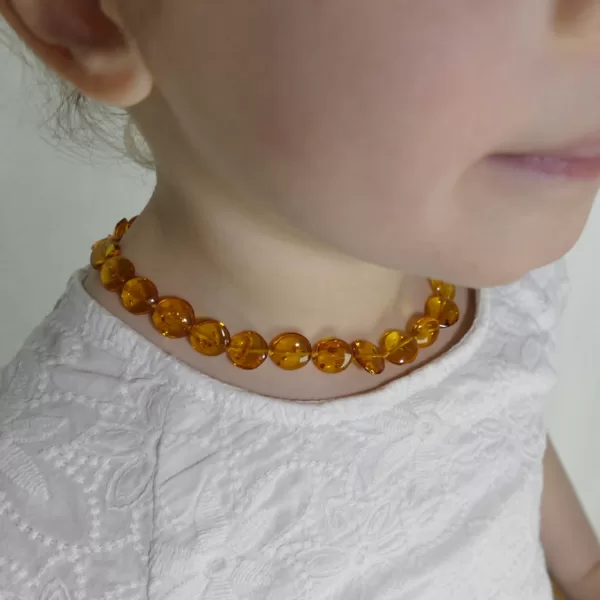 Tablešu formas dzintara pērļu kaklarota meitenei - Premium dāvana